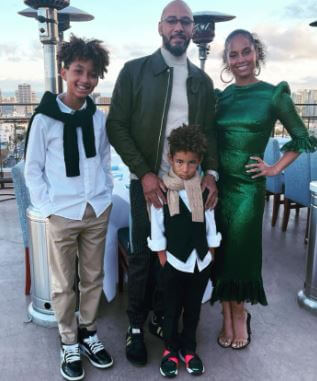 Nicole Dean father Swizz Beatz with Alicia Keys and sons.